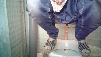 Females defecating, secret cam in the restroom 6-2